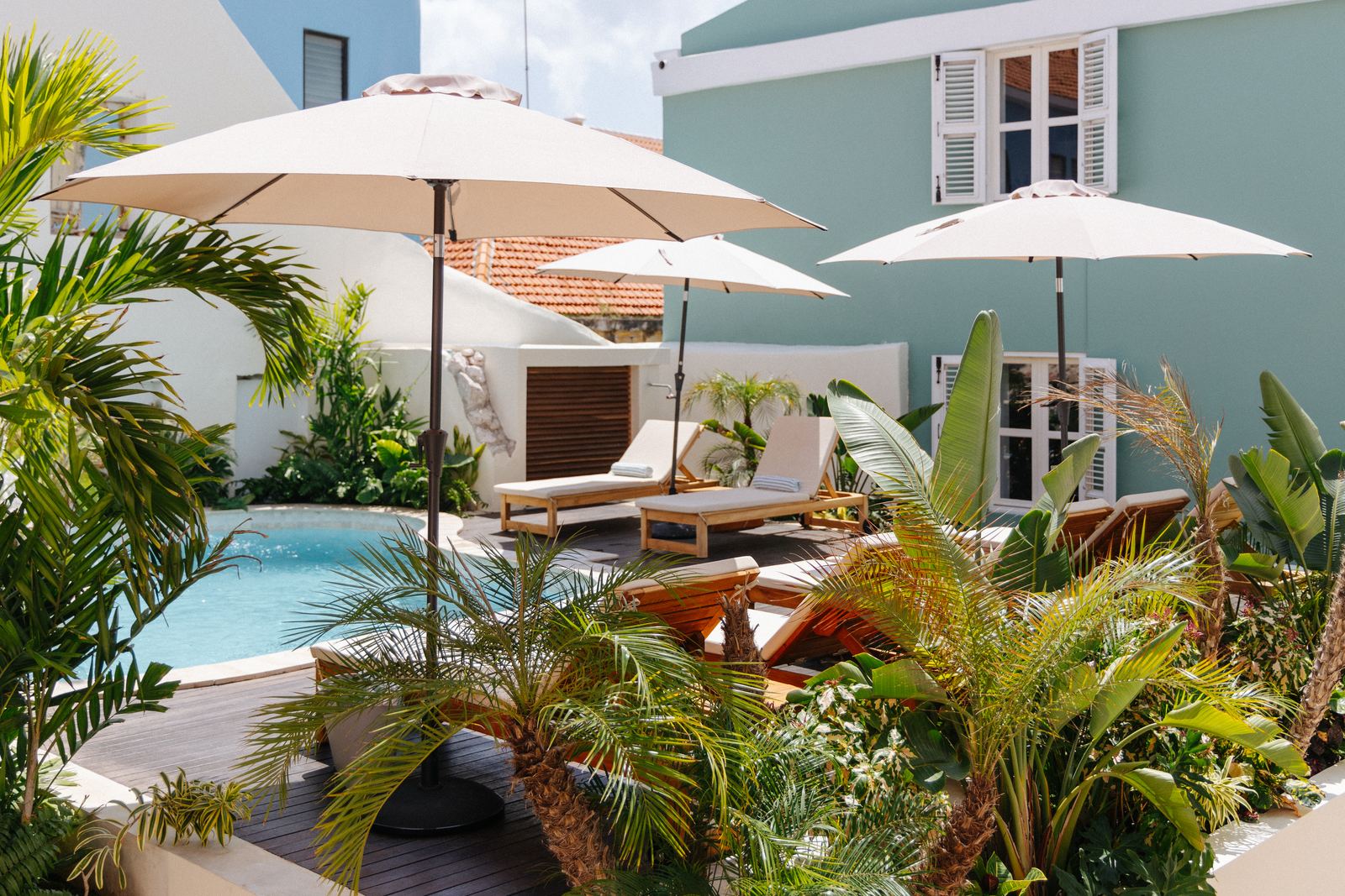 Tranquil Poolside Studio, photo 3
